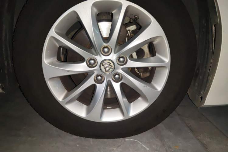 Used Buick GL8 2017 ES 28T Premium Version China V Standard Right Front Wheel Hub