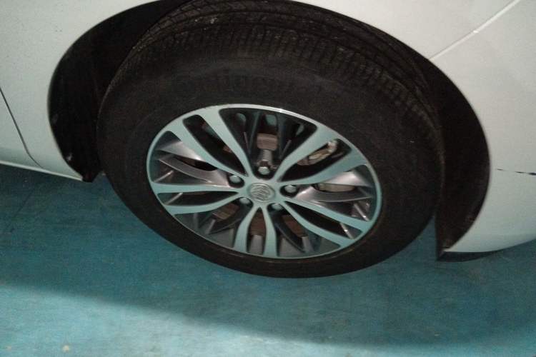 Used Buick GL8 2017 ES 28T Luxury Model China V Standard Right Front Wheel Hub