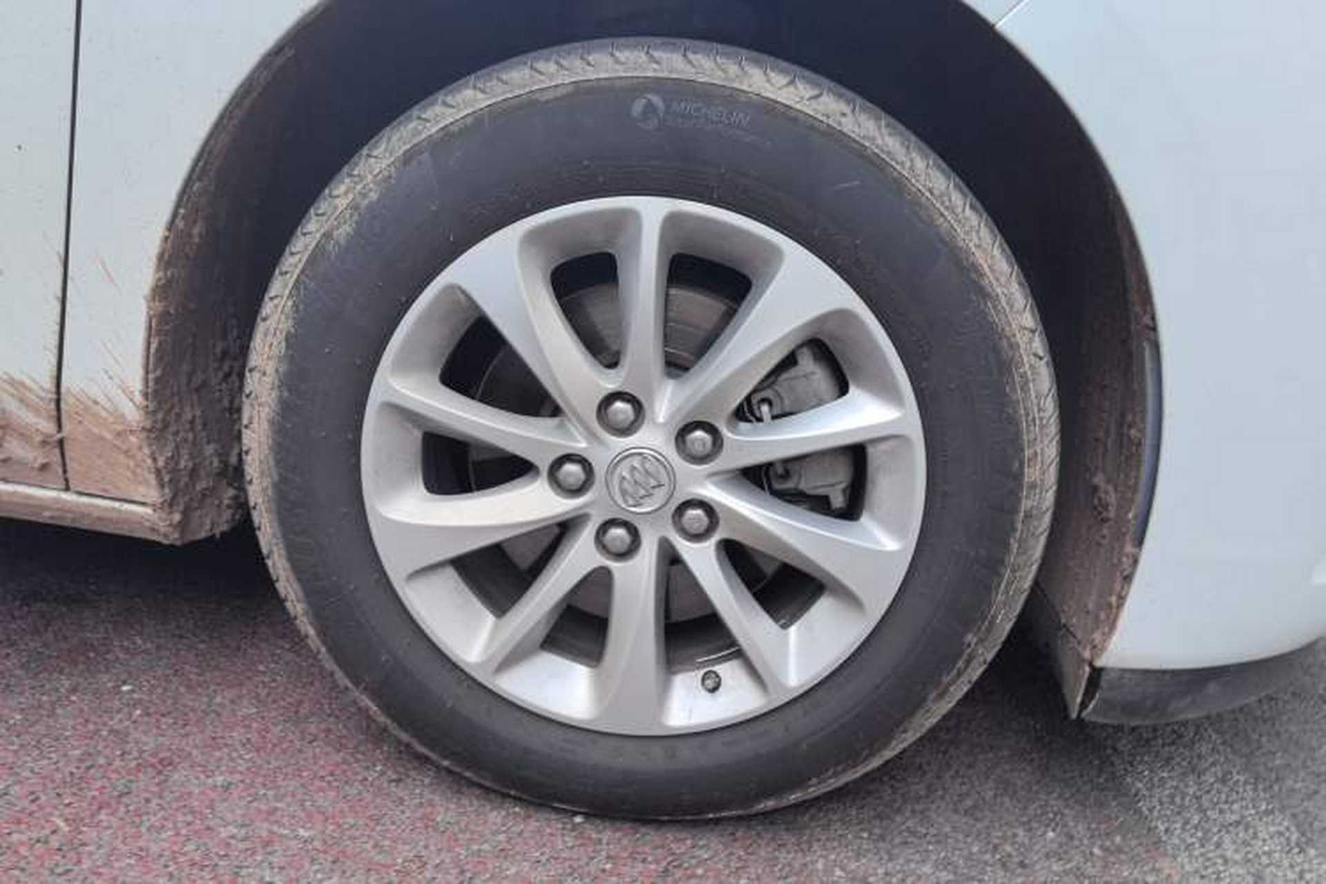 Used Buick GL8 2017 ES 28T Comfort Model China V Standard Right Front Wheel Hub