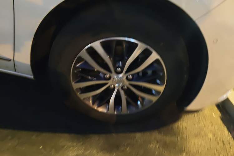 Used Buick GL8 2017 ES 28T Flagship Model China V Standard Right Front Wheel Hub