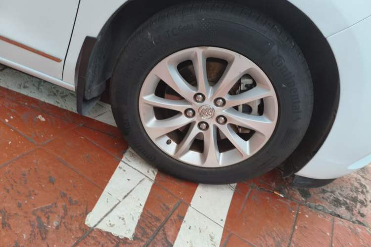 Used Buick GL8 2017 ES 28T Premium Version China V Standard Right Front Wheel Hub