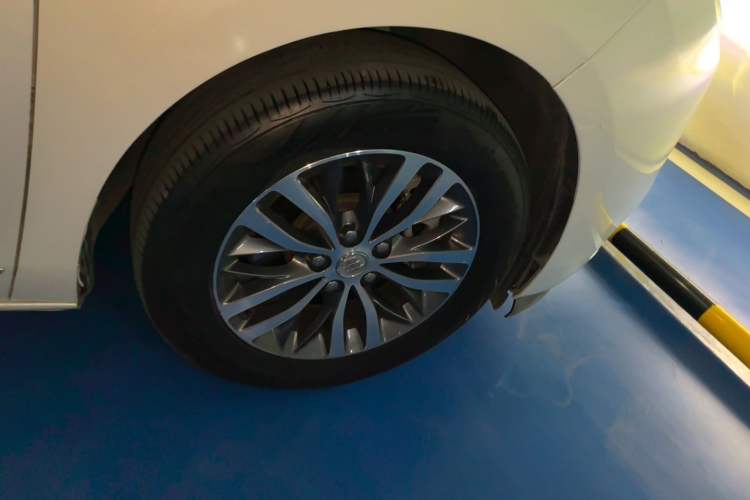 Used Buick GL8 2017 ES 28T Flagship Model China V Standard Right Front Wheel Hub