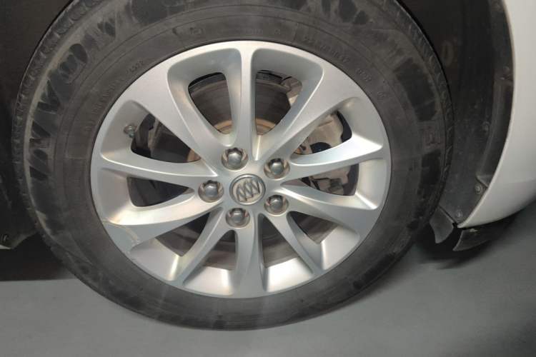 Used Buick GL8 2017 ES 28T Comfort Model China V Standard Right Front Wheel Hub