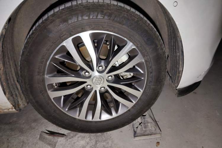 Used Buick GL8 2017 ES 28T Flagship Model China V Standard Right Front Wheel Hub