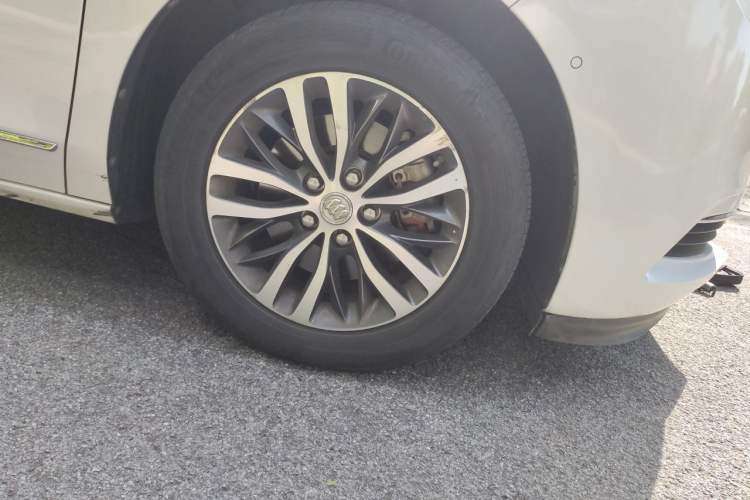 Used Buick GL8 2017 ES 28T Flagship Model China V Standard Right Front Wheel Hub
