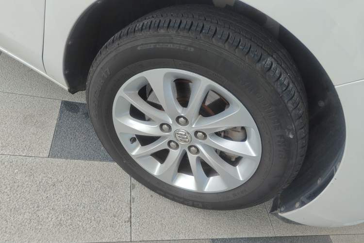 Used Buick GL8 2017 ES 28T Premium Version China V Standard Right Front Wheel Hub