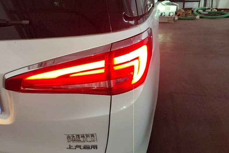 Used Buick GL8 2017 ES 28T Premium Version China V Standard Right Rear Taillight