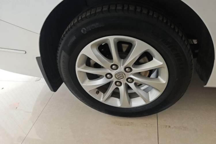 Used Buick GL8 2017 ES 28T Comfort Model China V Standard Right Rear Wheel Hub