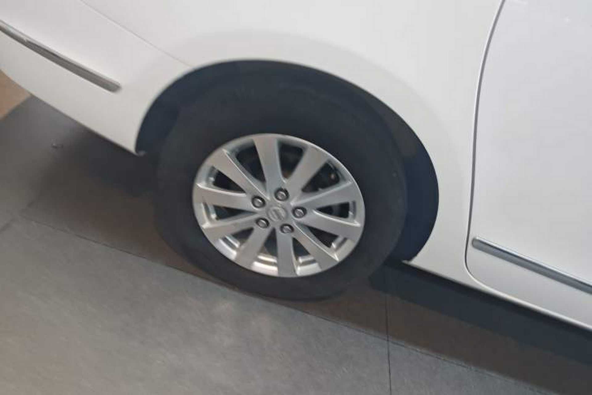 Used Buick GL8 2017 25S Prestige Version China V Standard Right Rear Wheel Hub