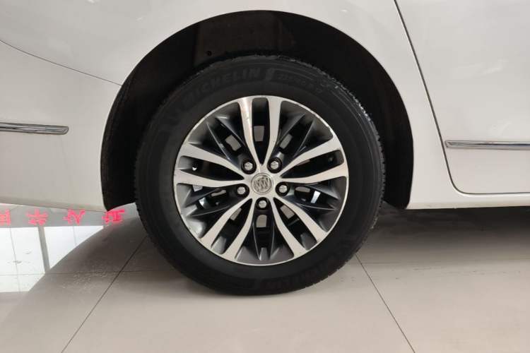 Used Buick GL8 2017 ES 28T Flagship Model China V Standard Right Rear Wheel Hub