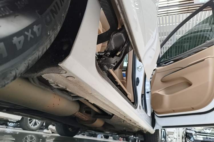 Used Buick GL8 2017 ES 28T Premium Version China V Standard Right Side Sill