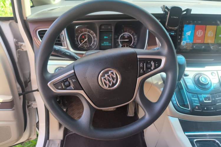 Used Buick GL8 2017 25S Comfort Version China V Standard Steering Wheel