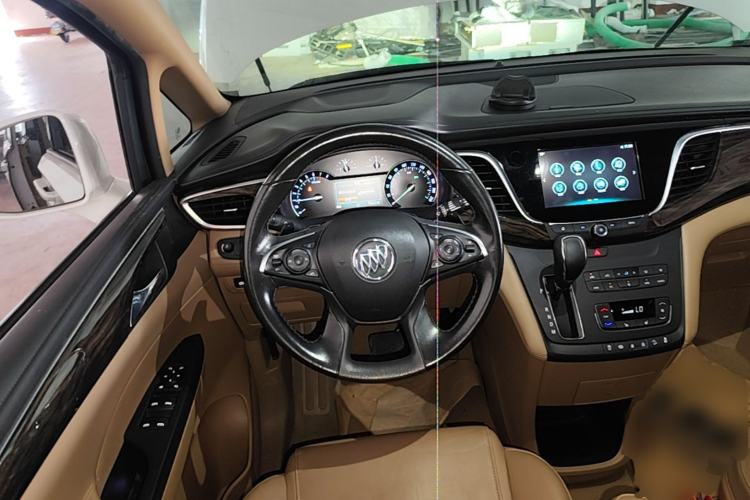 Used Buick GL8 2017 ES 28T Premium Version China V Standard Steering Wheel