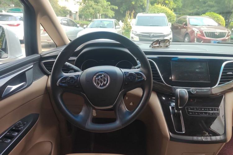Used Buick GL8 2017 ES 28T Luxury Model China V Standard Steering Wheel