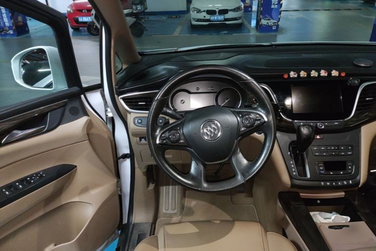 Used Buick GL8 2017 ES 28T Premium Version China V Standard Steering Wheel