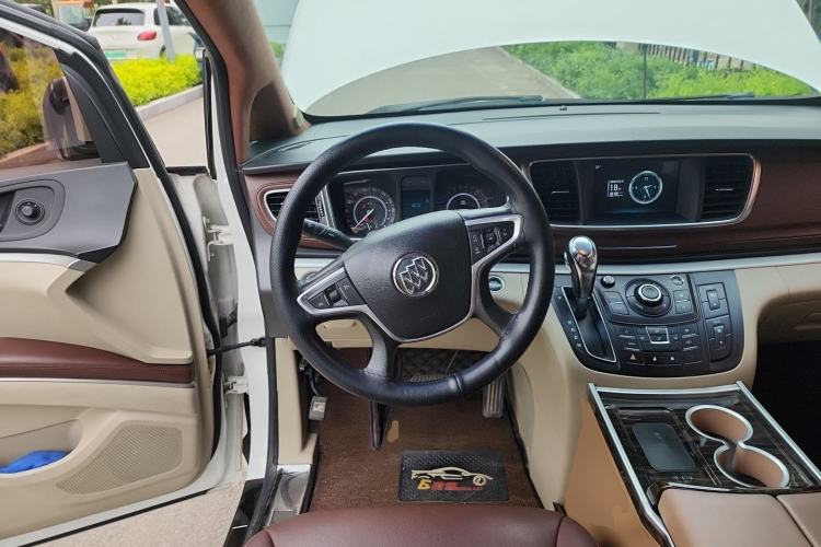 Used Buick GL8 2017 25S Comfort Version China V Standard Steering Wheel