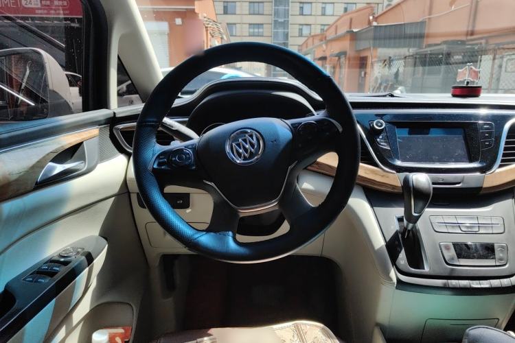 Used Buick GL8 2017 ES 28T Comfort Model China V Standard Steering Wheel
