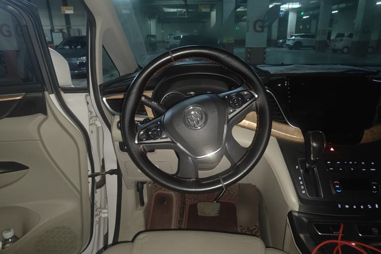 Used Buick GL8 2017 ES 28T Comfort Model China V Standard Steering Wheel