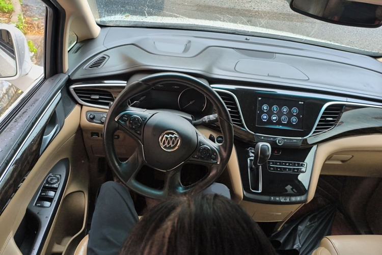 Used Buick GL8 2017 ES 28T Flagship Model China V Standard Steering Wheel