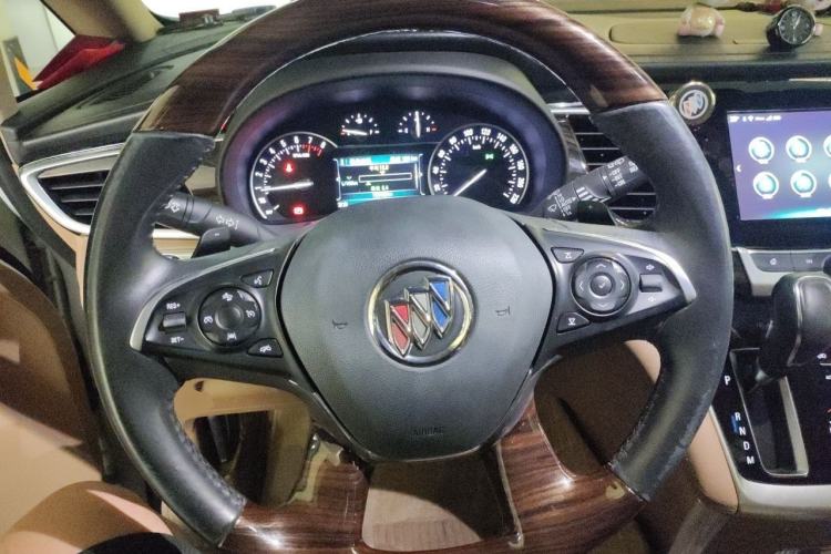 Used Buick GL8 2017 ES 28T Flagship Model China V Standard Steering Wheel