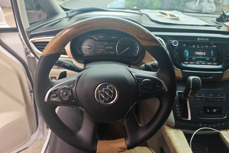 Used Buick GL8 2017 ES 28T Comfort Model China V Standard Steering Wheel