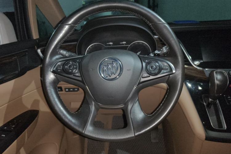 Used Buick GL8 2017 ES 28T Flagship Model China V Standard Steering Wheel