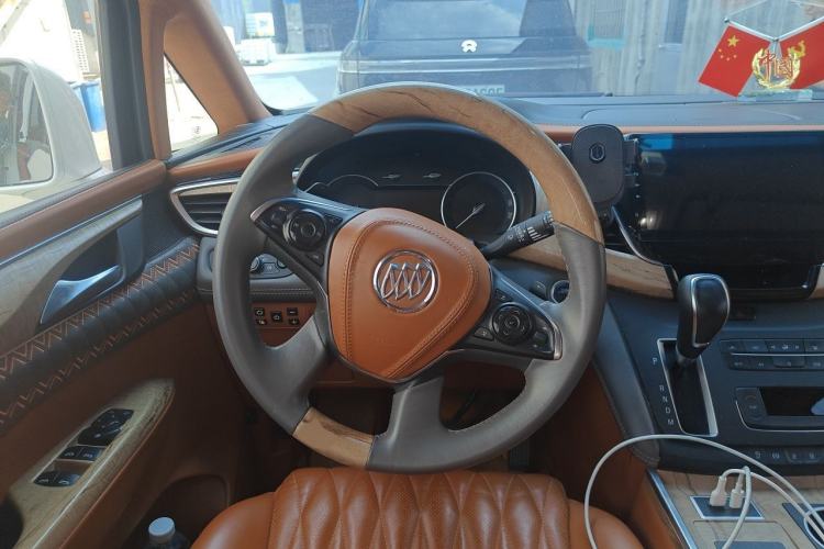 Used Buick GL8 2017 ES 28T Comfort Model China V Standard Steering Wheel