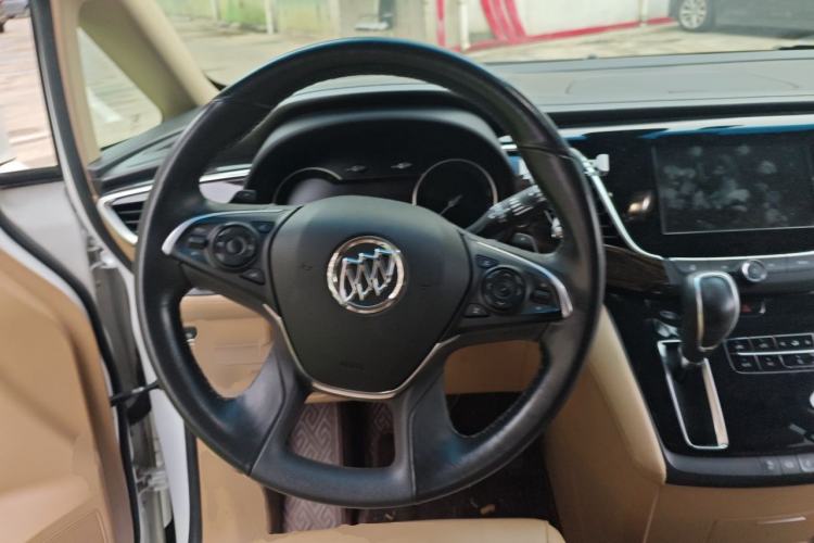 Used Buick GL8 2017 ES 28T Luxury Model China V Standard Steering Wheel