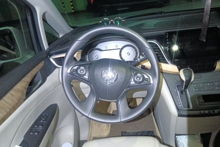 Used Buick GL8 2017 ES 28T Comfort Model China V Standard Steering Wheel