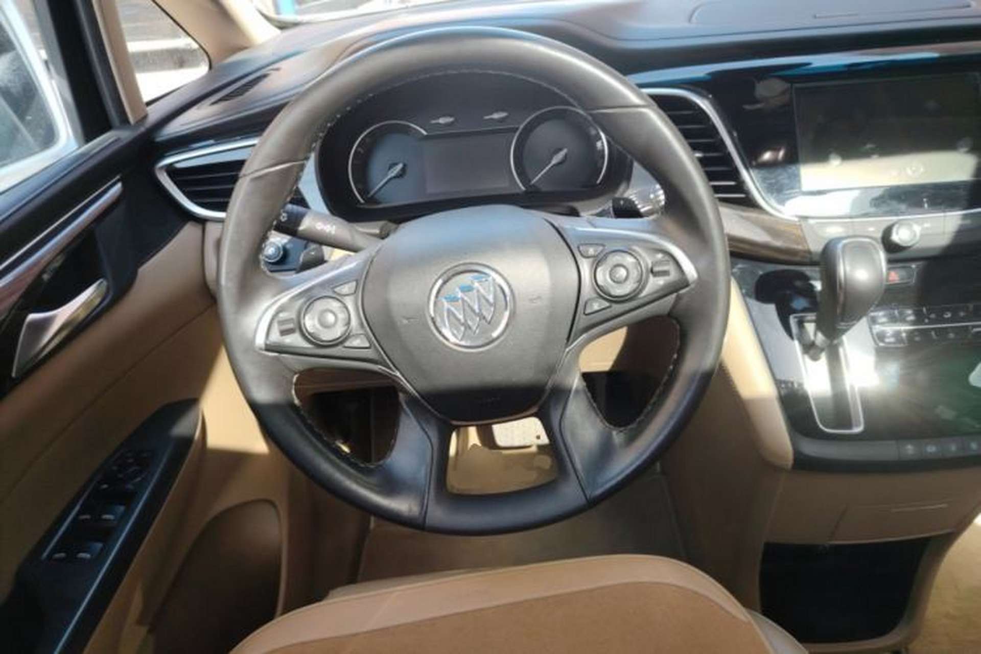 Used Buick GL8 2017 ES 28T Luxury Model China V Standard Steering Wheel