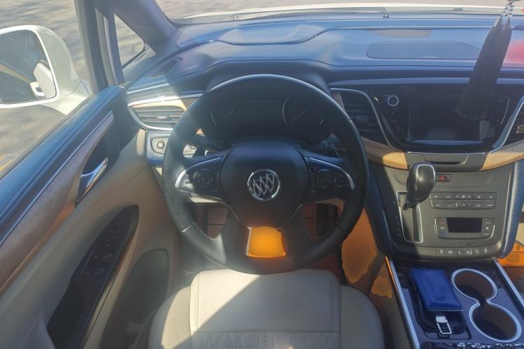 Used Buick GL8 2017 ES 28T Comfort Model China V Standard Steering Wheel