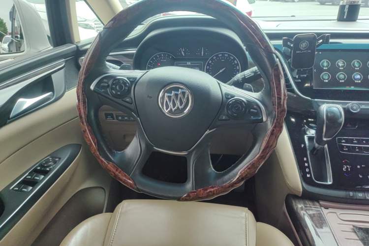 Used Buick GL8 2017 ES 28T Flagship Model China V Standard Steering Wheel