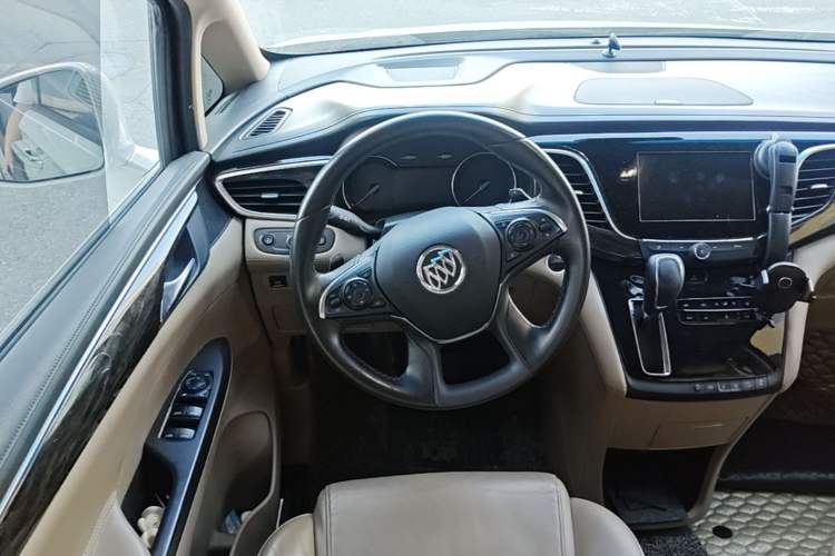 Used Buick GL8 2017 ES 28T Flagship Model China V Standard Steering Wheel