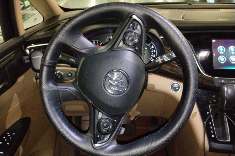 Used Buick GL8 2017 ES 28T Flagship Model China V Standard Steering Wheel