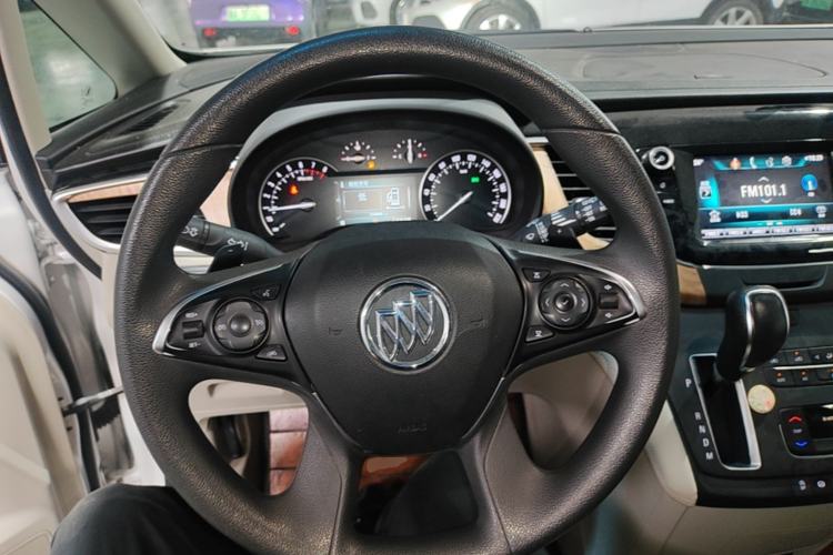 Used Buick GL8 2017 ES 28T Comfort Model China V Standard Steering Wheel