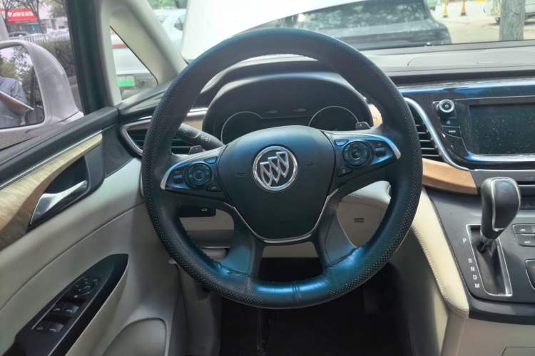 Used Buick GL8 2017 ES 28T Comfort Model China V Standard Steering Wheel