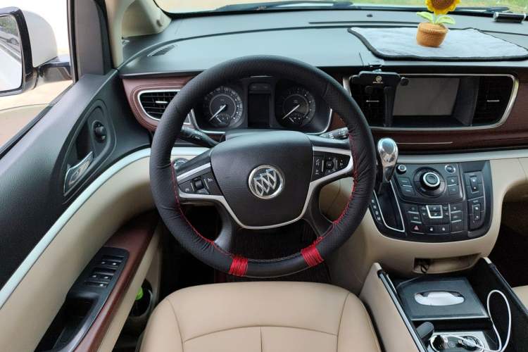 Used Buick GL8 2017 25S Comfort Version China V Standard Steering Wheel
