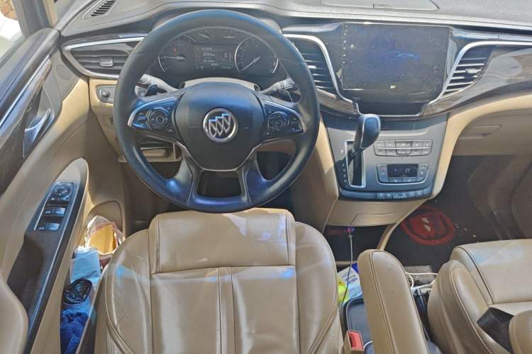 Used Buick GL8 2017 ES 28T Premium Version China V Standard Steering Wheel