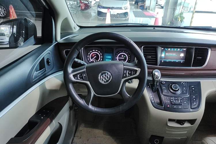 Used Buick GL8 2017 25S Luxury Version China V Standard Steering Wheel
