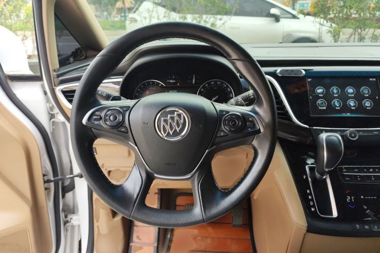Used Buick GL8 2017 ES 28T Luxury Model China V Standard Steering Wheel