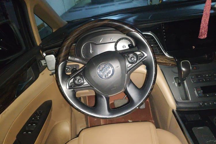 Used Buick GL8 2017 ES 28T Premium Version China V Standard Steering Wheel