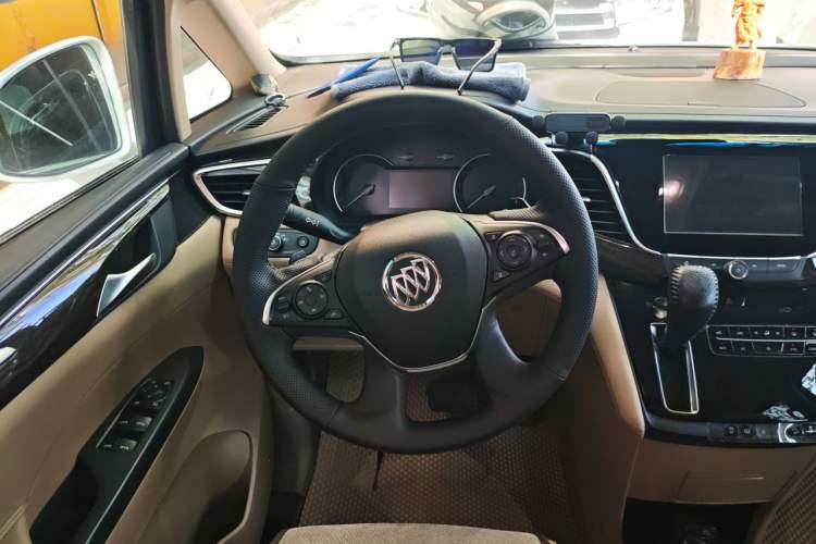 Used Buick GL8 2017 ES 28T Flagship Model China V Standard Steering Wheel