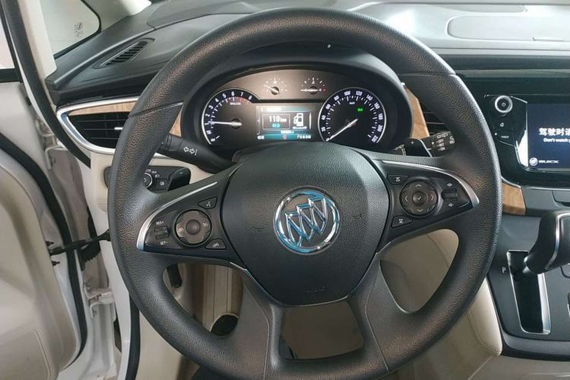 Used Buick GL8 2017 ES 28T Comfort Model China V Standard Steering Wheel