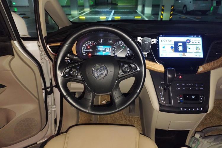 Used Buick GL8 2017 ES 28T Comfort Model China V Standard Steering Wheel