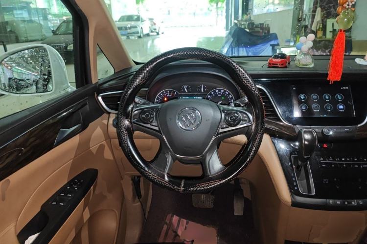 Used Buick GL8 2017 ES 28T Luxury Model China V Standard Steering Wheel