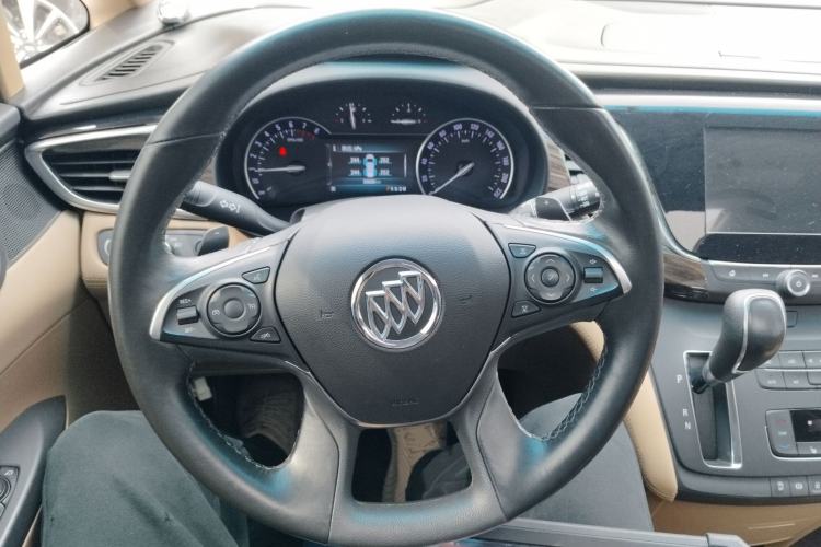 Used Buick GL8 2017 ES 28T Premium Version China V Standard Steering Wheel