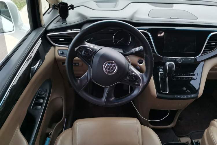 Used Buick GL8 2017 ES 28T Flagship Model China V Standard Steering Wheel