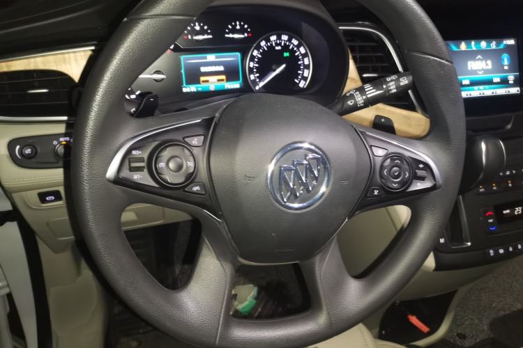Used Buick GL8 2017 ES 28T Comfort Model China V Standard Steering Wheel