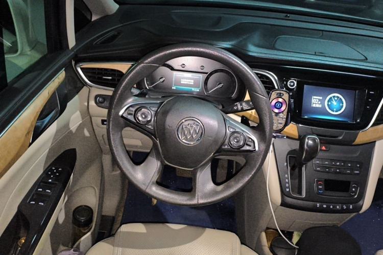 Used Buick GL8 2017 ES 28T Comfort Model China V Standard Steering Wheel