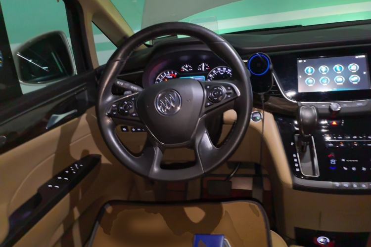 Used Buick GL8 2017 ES 28T Flagship Model China V Standard Steering Wheel